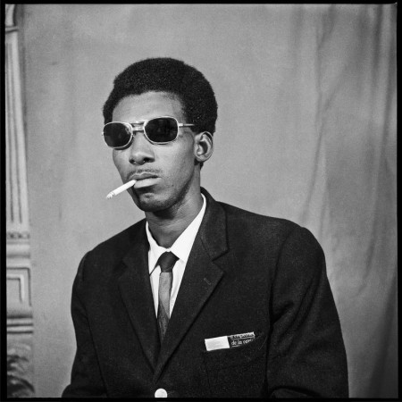Le vendeur sénégalais qui fume
