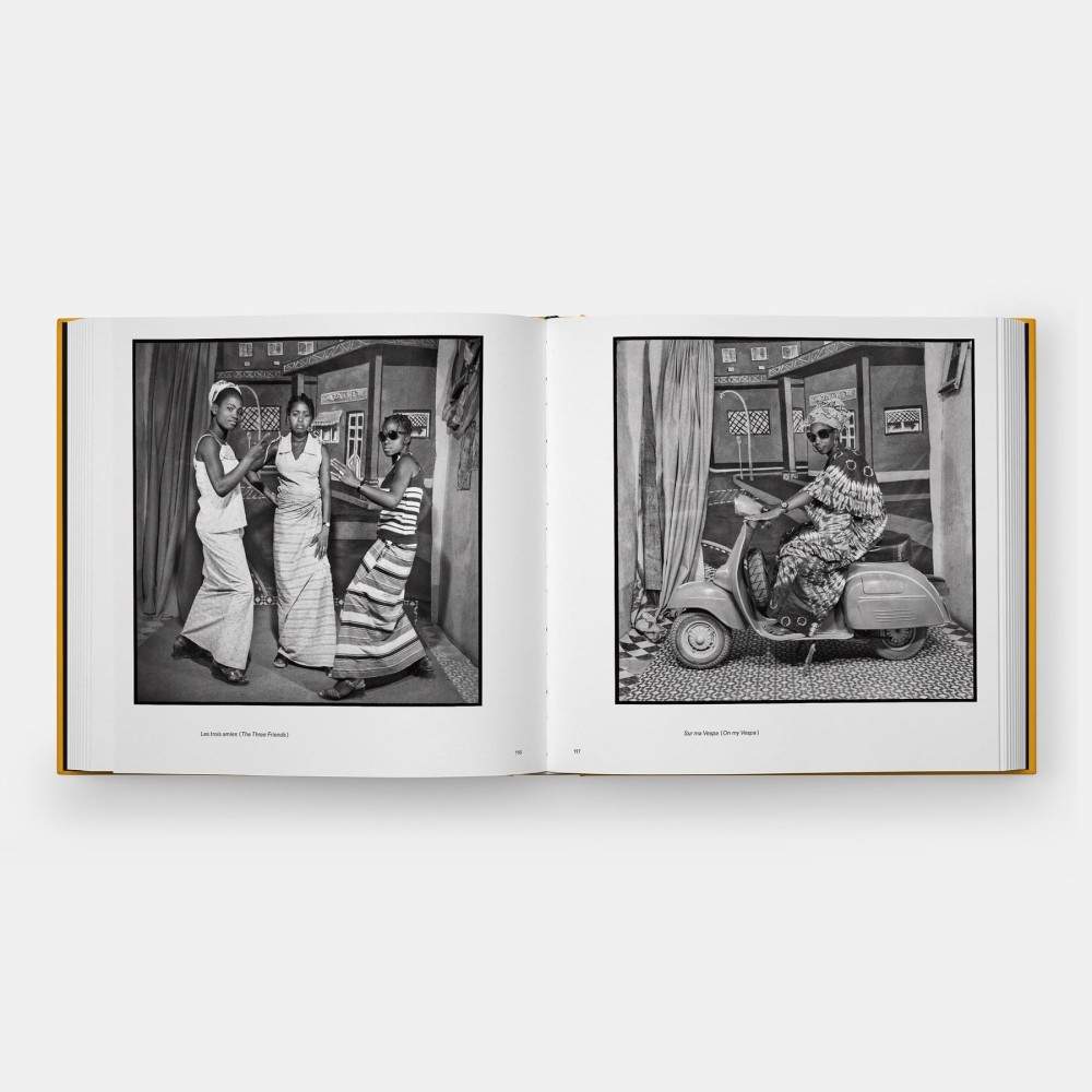 Monografía Sanlé Sory, Phaidon, doble página de retratos del estudio Volta Photo